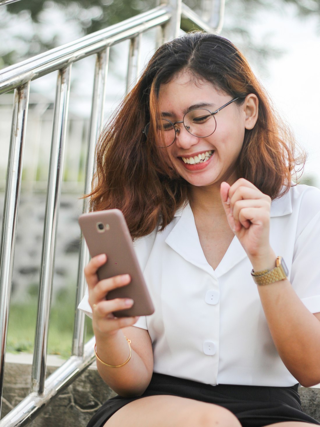 A delighted customer chatting with a business on WhatsApp, Instagram or Messenger